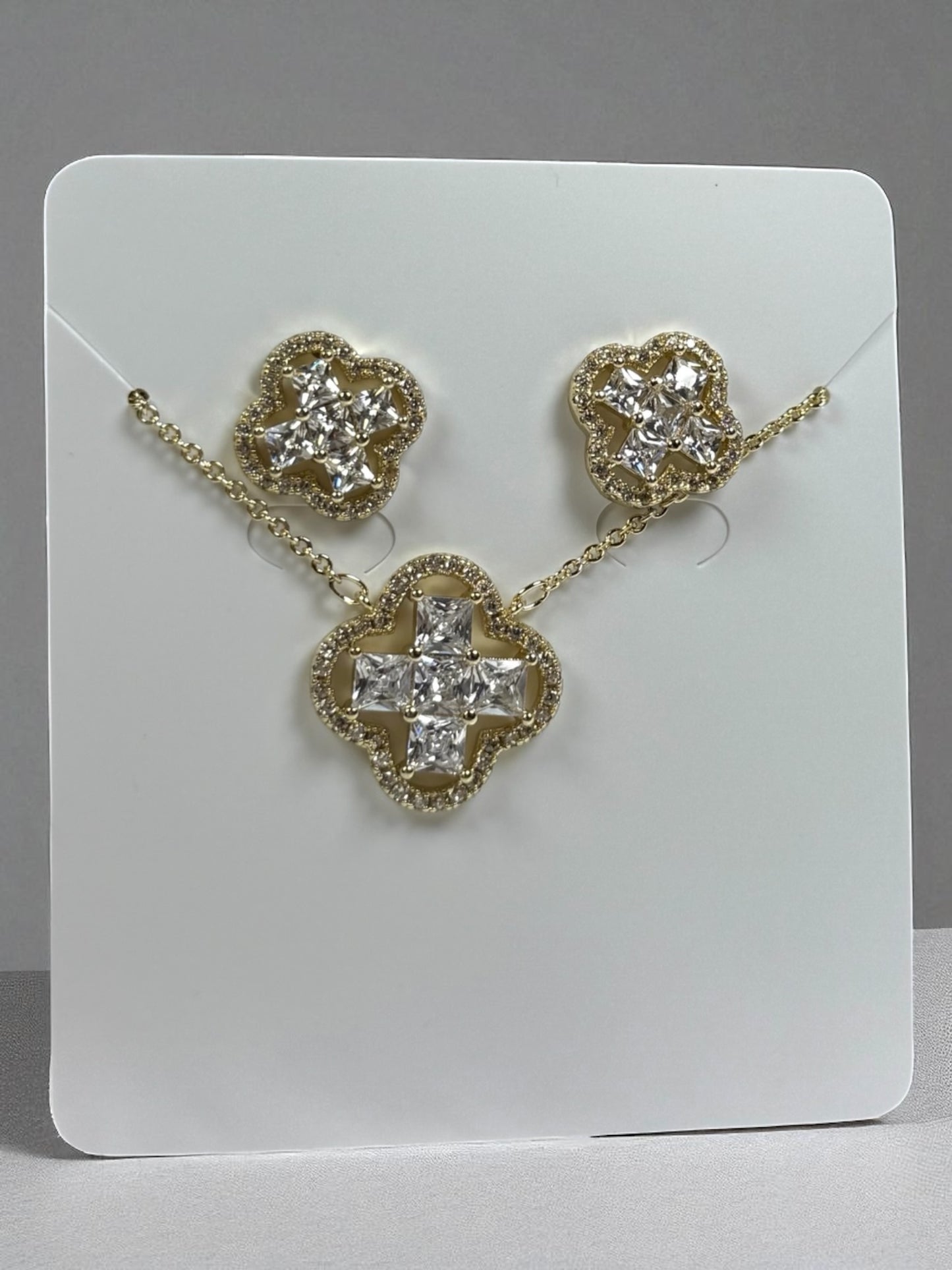 Radiant Clover Cross Set