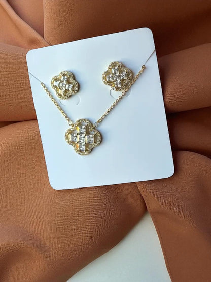 Radiant Clover Cross Set